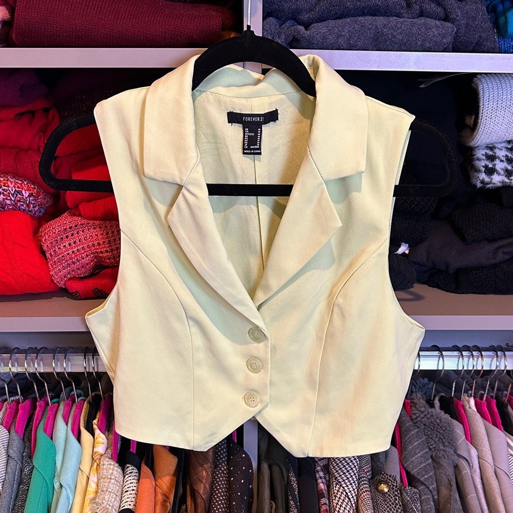 Forever 21 lime green sleeveless front button v neck cropped vest size M